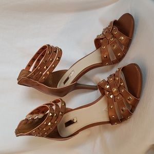 JLo heels size 8 cognac